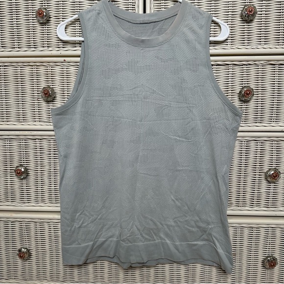 lululemon athletica Tops - Lululemon Sleeveless Work out Top